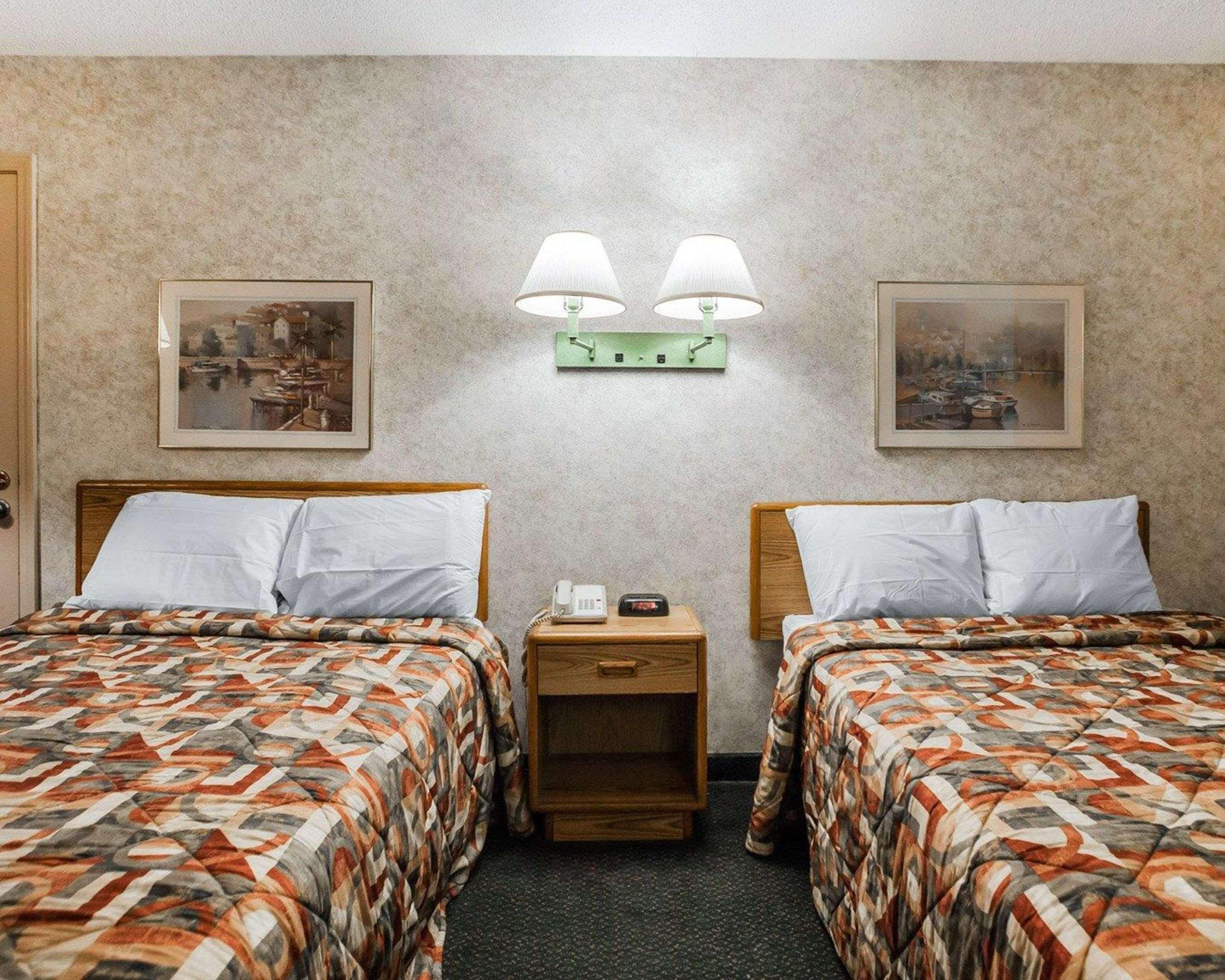Econo Lodge Jefferson City Bagian luar foto