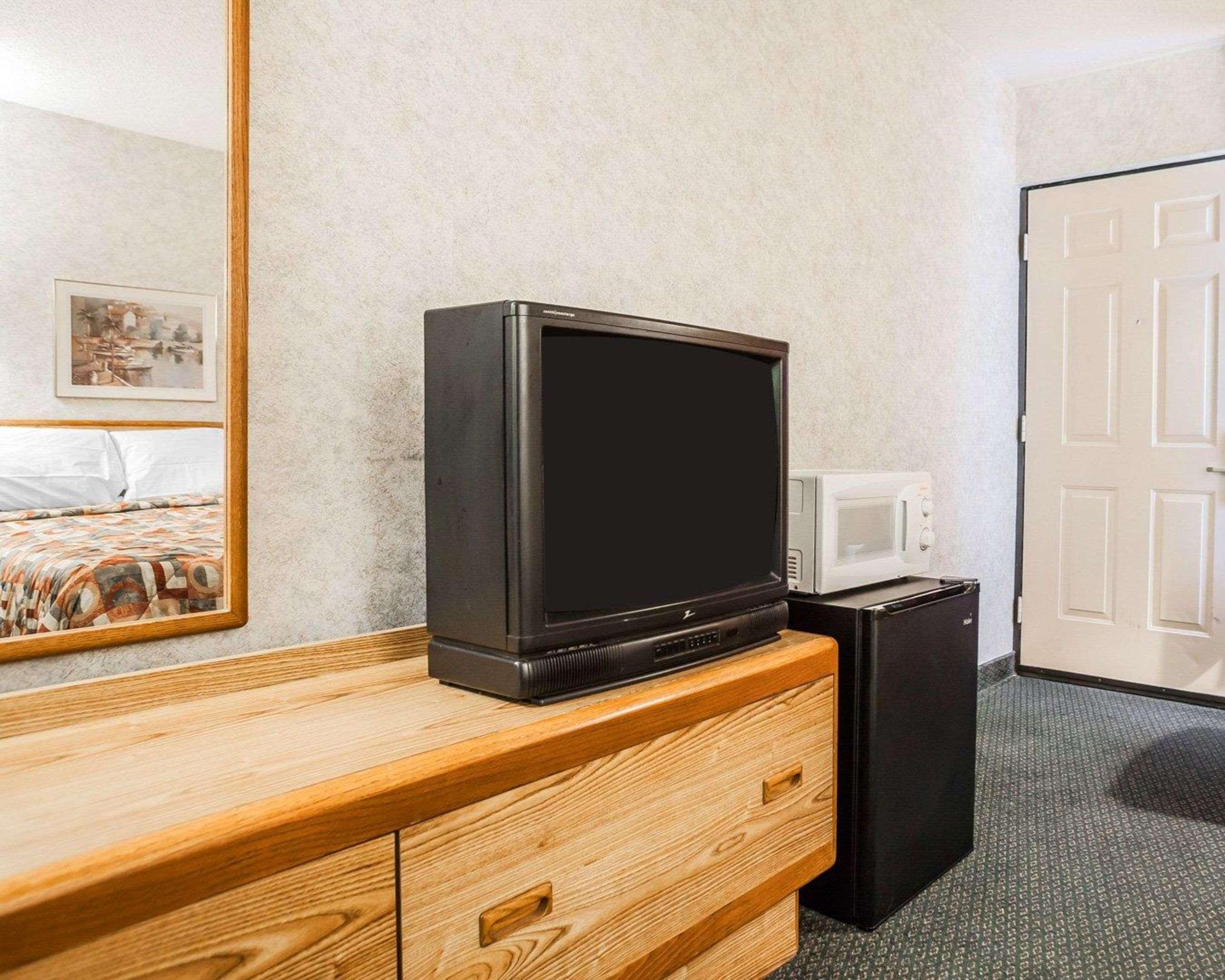 Econo Lodge Jefferson City Bagian luar foto