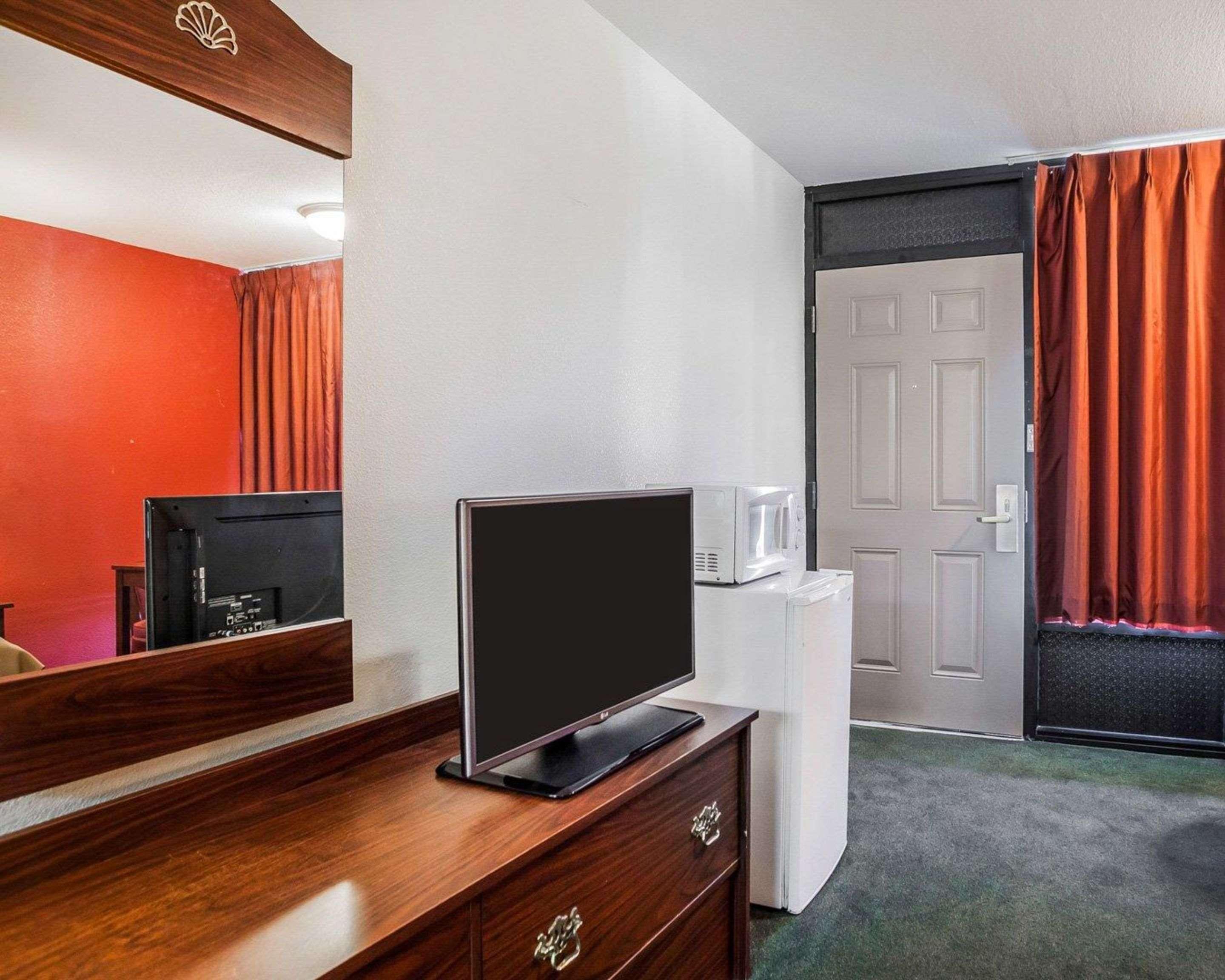 Econo Lodge Jefferson City Bagian luar foto
