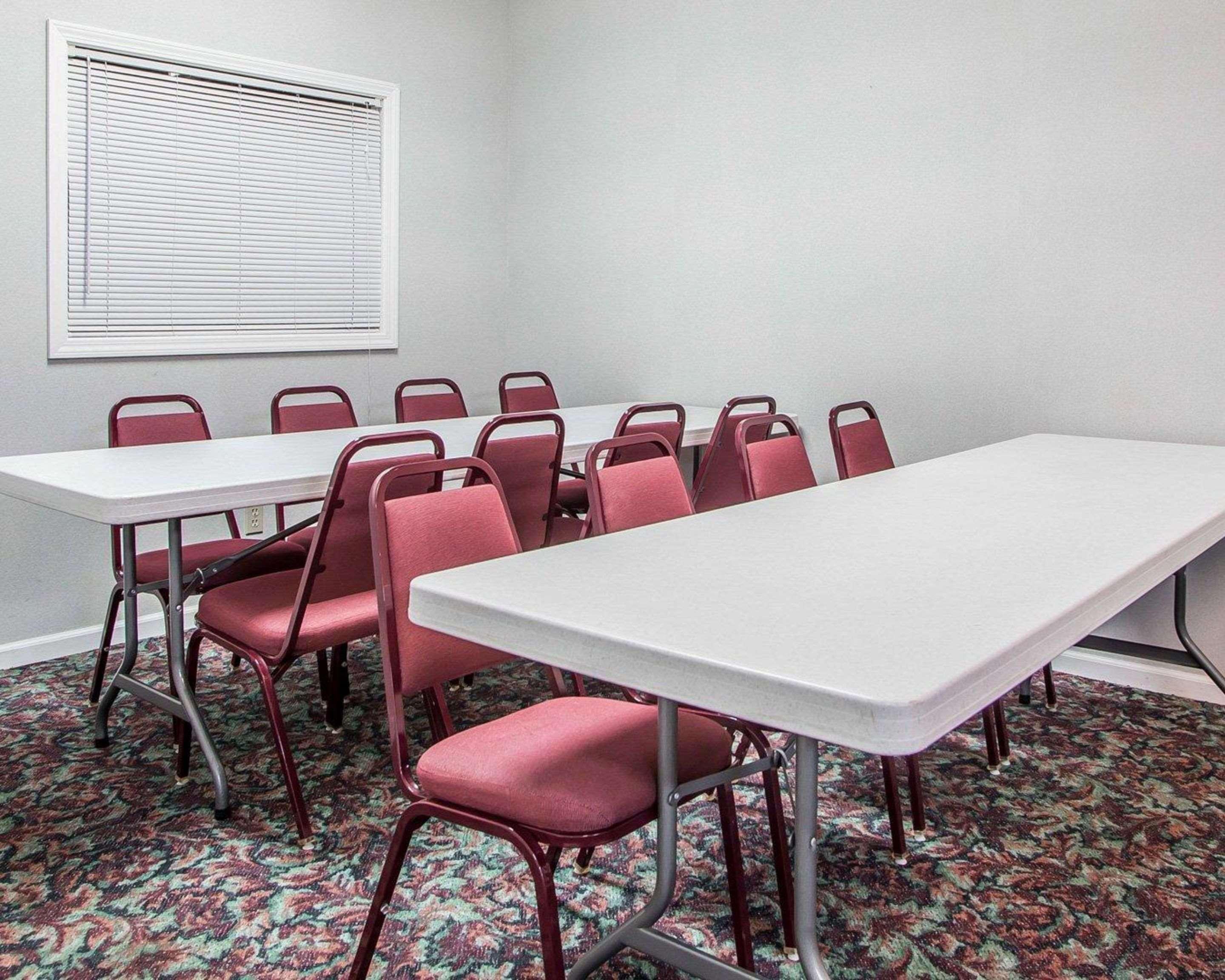 Econo Lodge Jefferson City Bagian luar foto