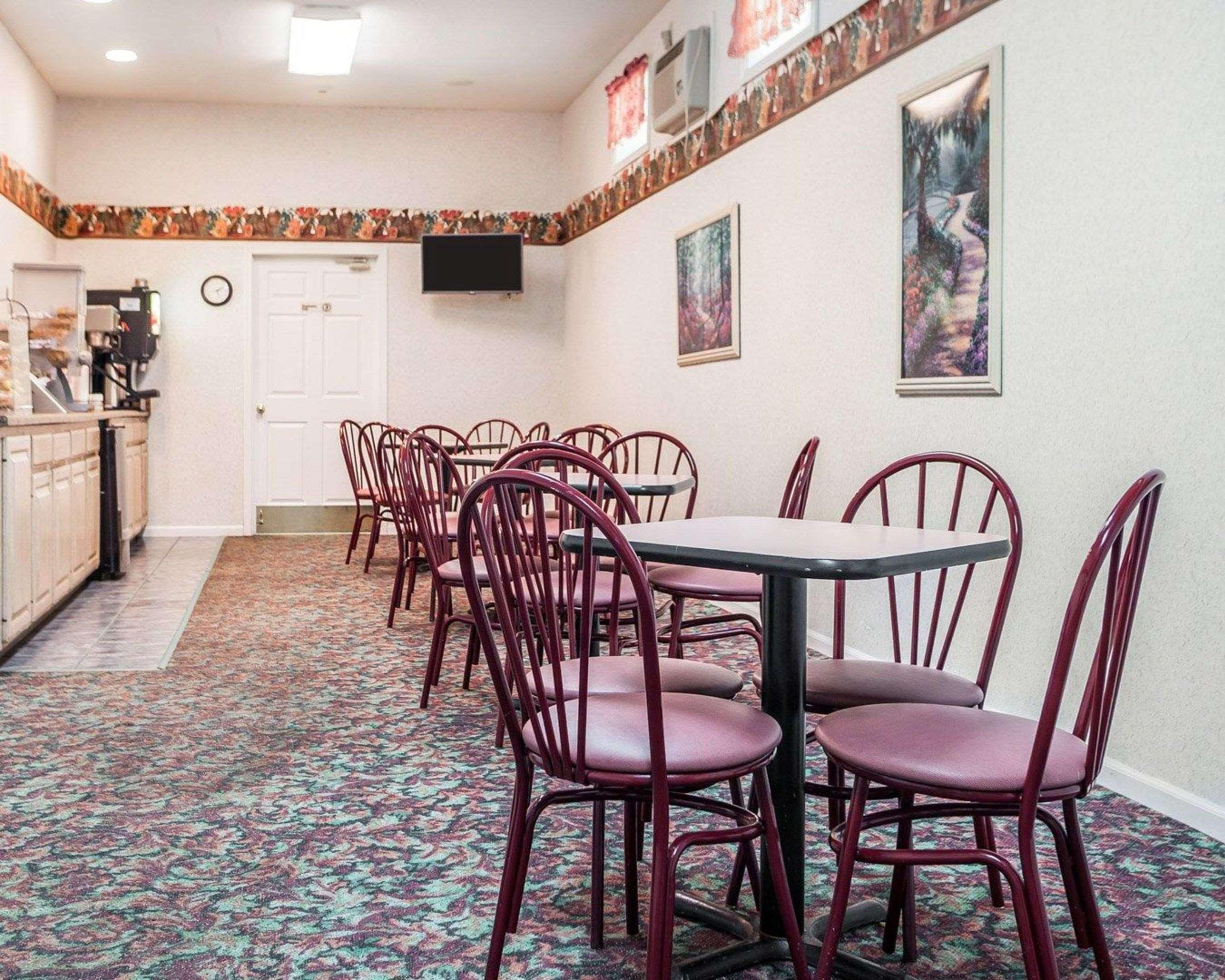 Econo Lodge Jefferson City Bagian luar foto