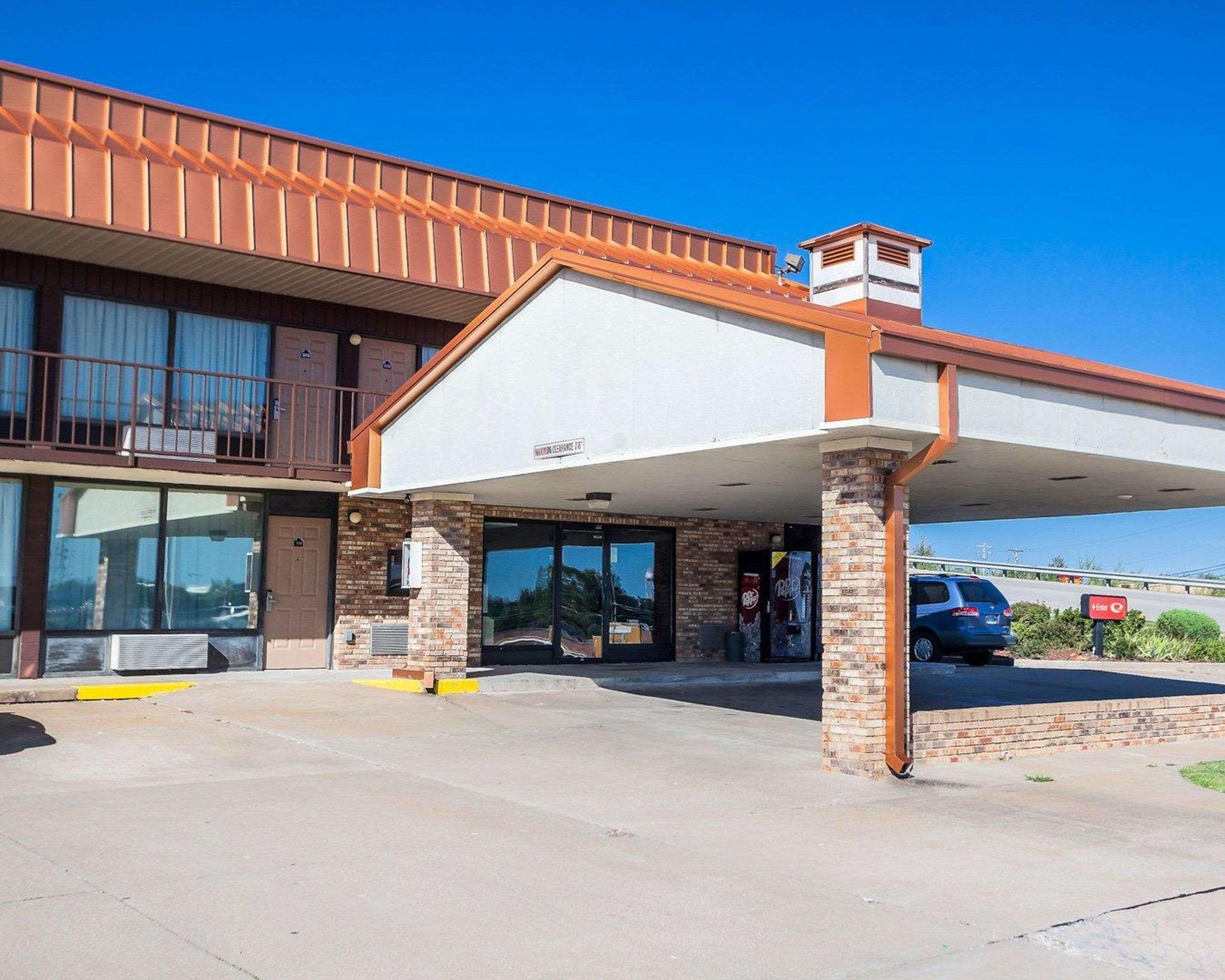 Econo Lodge Jefferson City Bagian luar foto