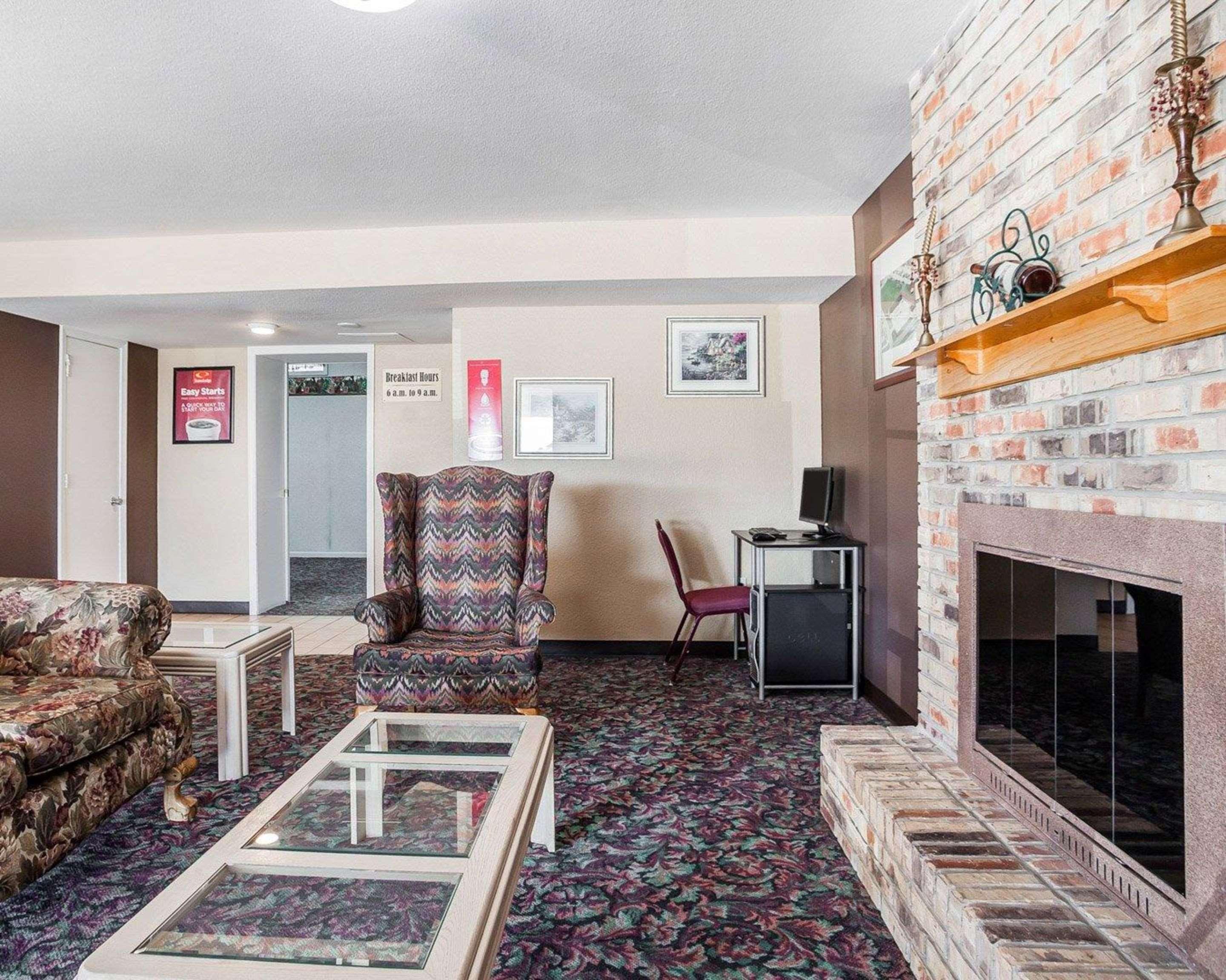 Econo Lodge Jefferson City Bagian luar foto
