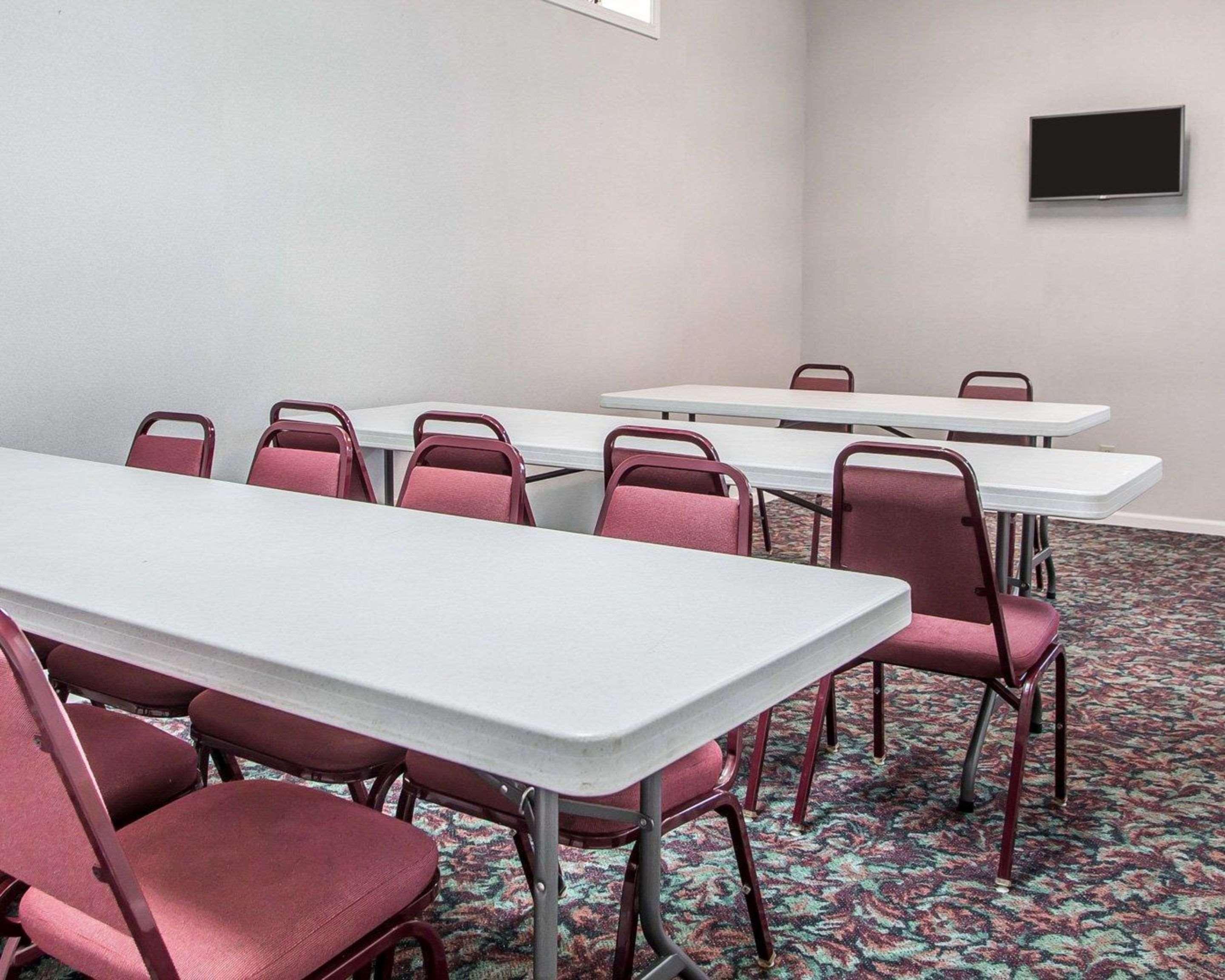 Econo Lodge Jefferson City Bagian luar foto